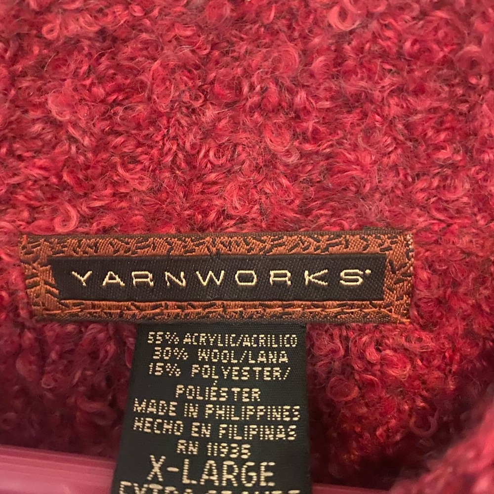 Pretty red sweater - Picture 2 of 2